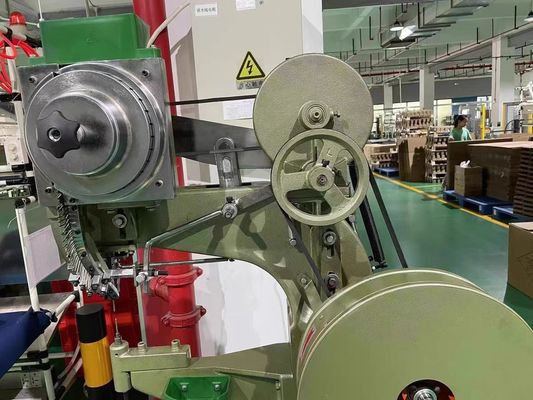 Металлопластиковая ниветовая машина для кожаной одежды